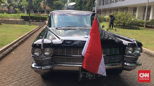 Konvoi Ganjar-Mahfud Daftar ke KPU Sempat Dipimpin Cadillac Klasik
