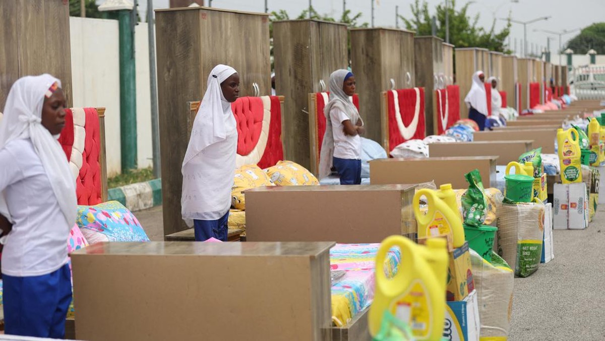 FOTO: Nikah Mahal, 1800 Pasangan pada Nigeria Ikut Nikah Massal